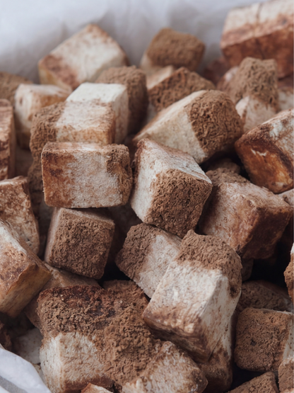 Freeze Dried Tiramisu – Kurutulmuş Çıtır Tiramisu Küpleri, Kahveli Kakaolu Atıştırmalık