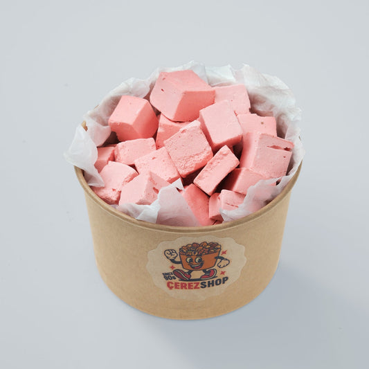 Uzay teknolojisi freeze dry ile dondurularak kurutulmuş gözenekli ve hafif çilekli dondurma dokusu - Isırdığında çıtır, ağızda kremsi dönüşüm.