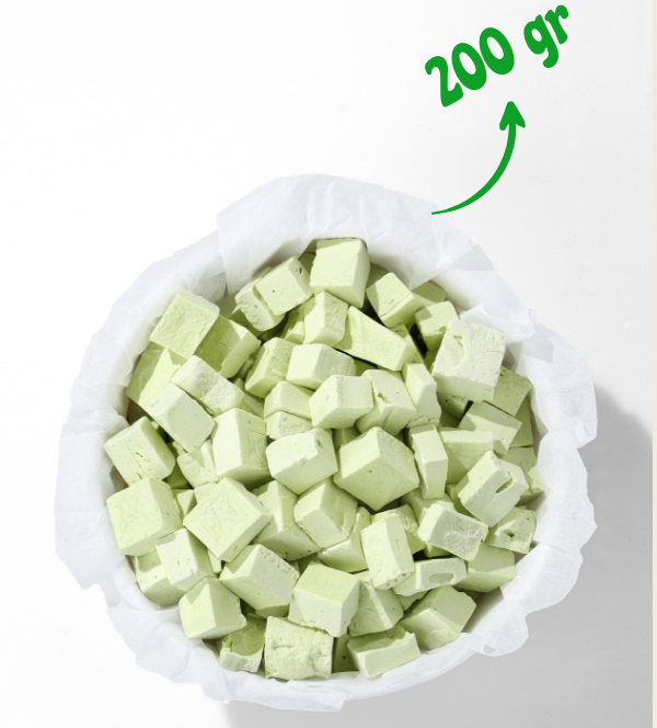 Çerezshop Freeze Dried Antep fıstıklı dondurma büyük kase üstten çekim ürün ve kalori bilgilendirme görseli