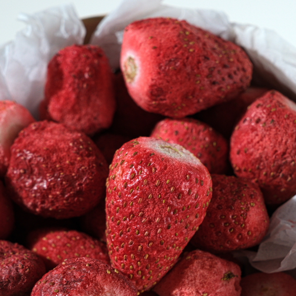 Freeze Dried Çilek yakın plan dondurularak kurutulmuş meyve dokusu