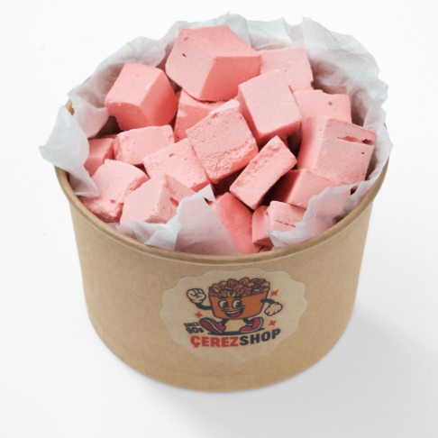 Çerezshop Freeze Dried Çilekli Dondurma küçük kase içinde dondurularak kurutulmuş çıtır dondurma görünümü