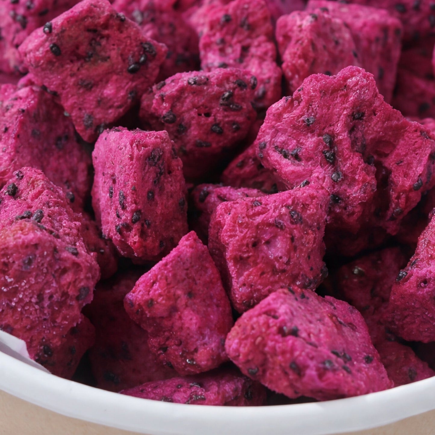 Freeze Dried Ejder Meyvesi yakın plan dondurularak kurutulmuş meyve dokusu