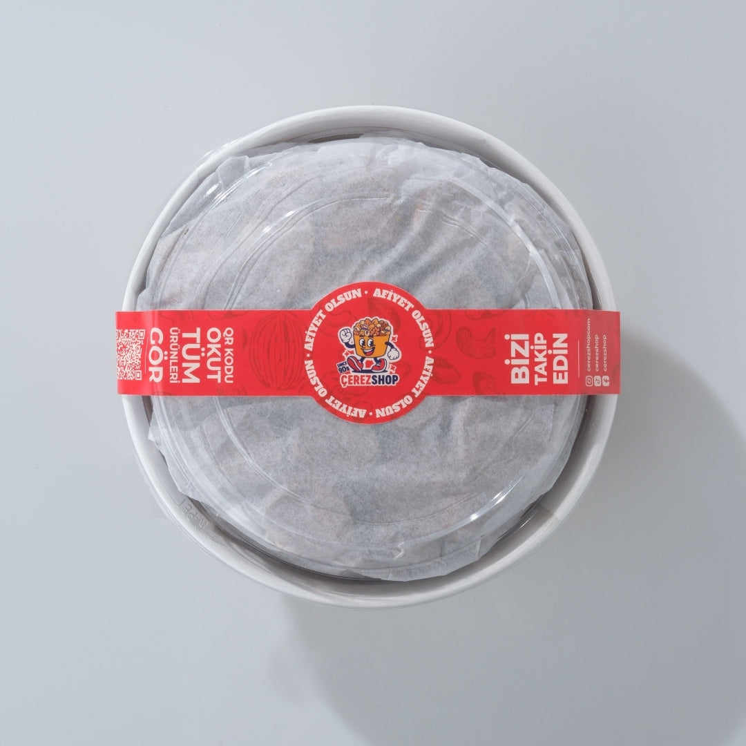 Çiğ karışık kuruyemiş paket görsel üstten çekim